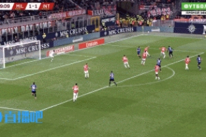 半岛体育娱乐-今天超神了！泽林斯基近距离打门，又被迈尼昂挡出