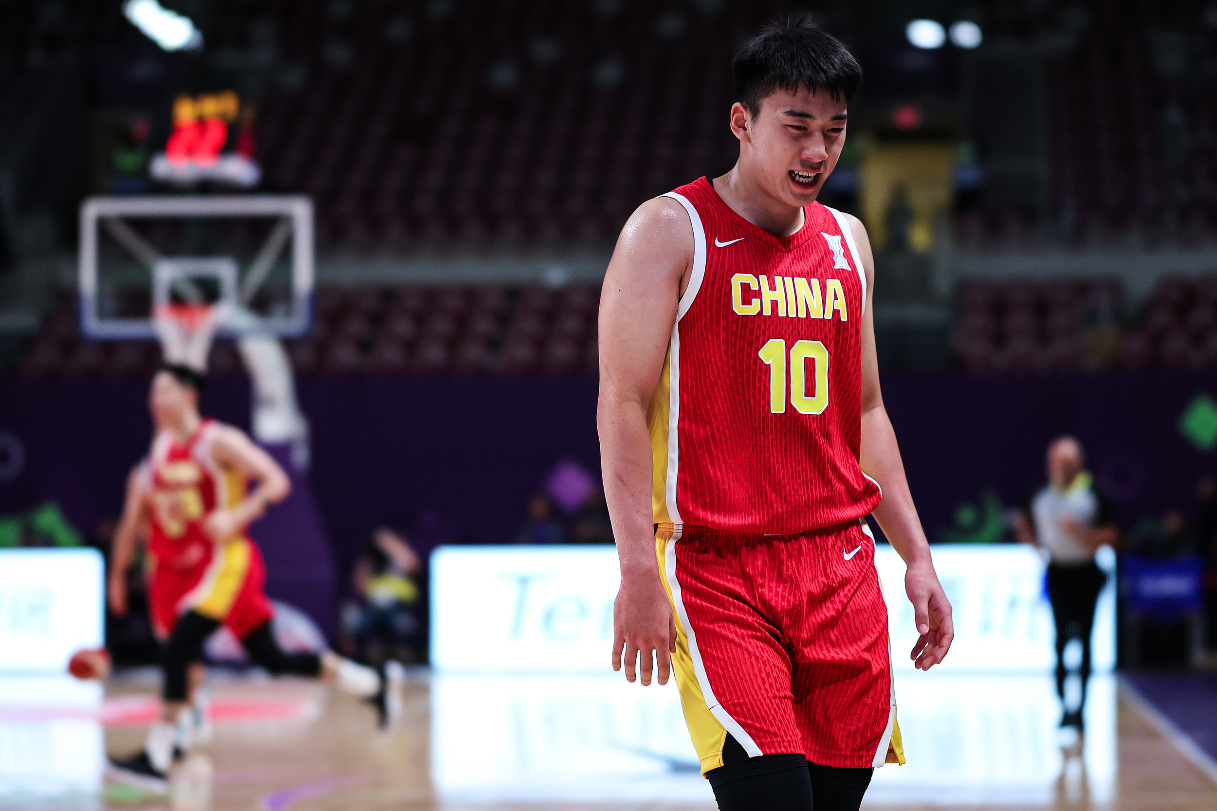 半岛体育-周琦盛赞王俊杰：有他这样的四号位队友，后卫和中锋突破会很简单