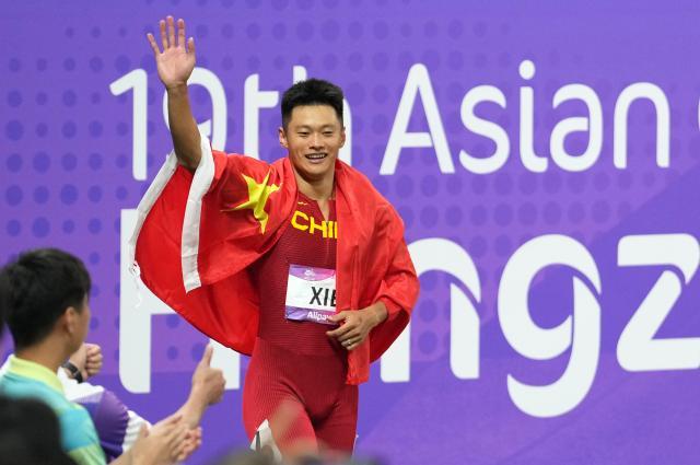 30日总结：谢震业葛曼棋百米加冕 国乒女双爆大冷