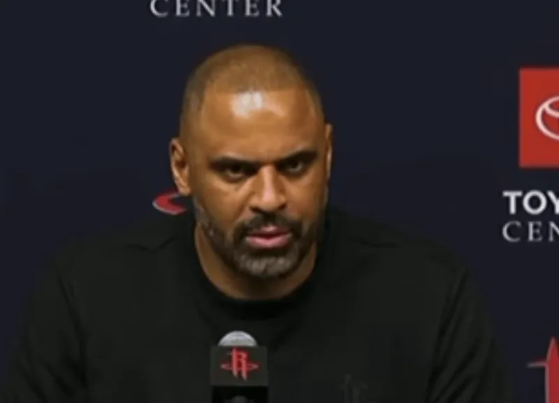 半岛体育注册网址-乌度卡：当我们比赛节奏停滞不前的时候，谢泼德带来了活力