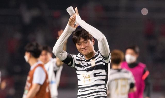 半岛体育APP-韩国大胜夜19岁新星一战成名 02年小生首秀入首球