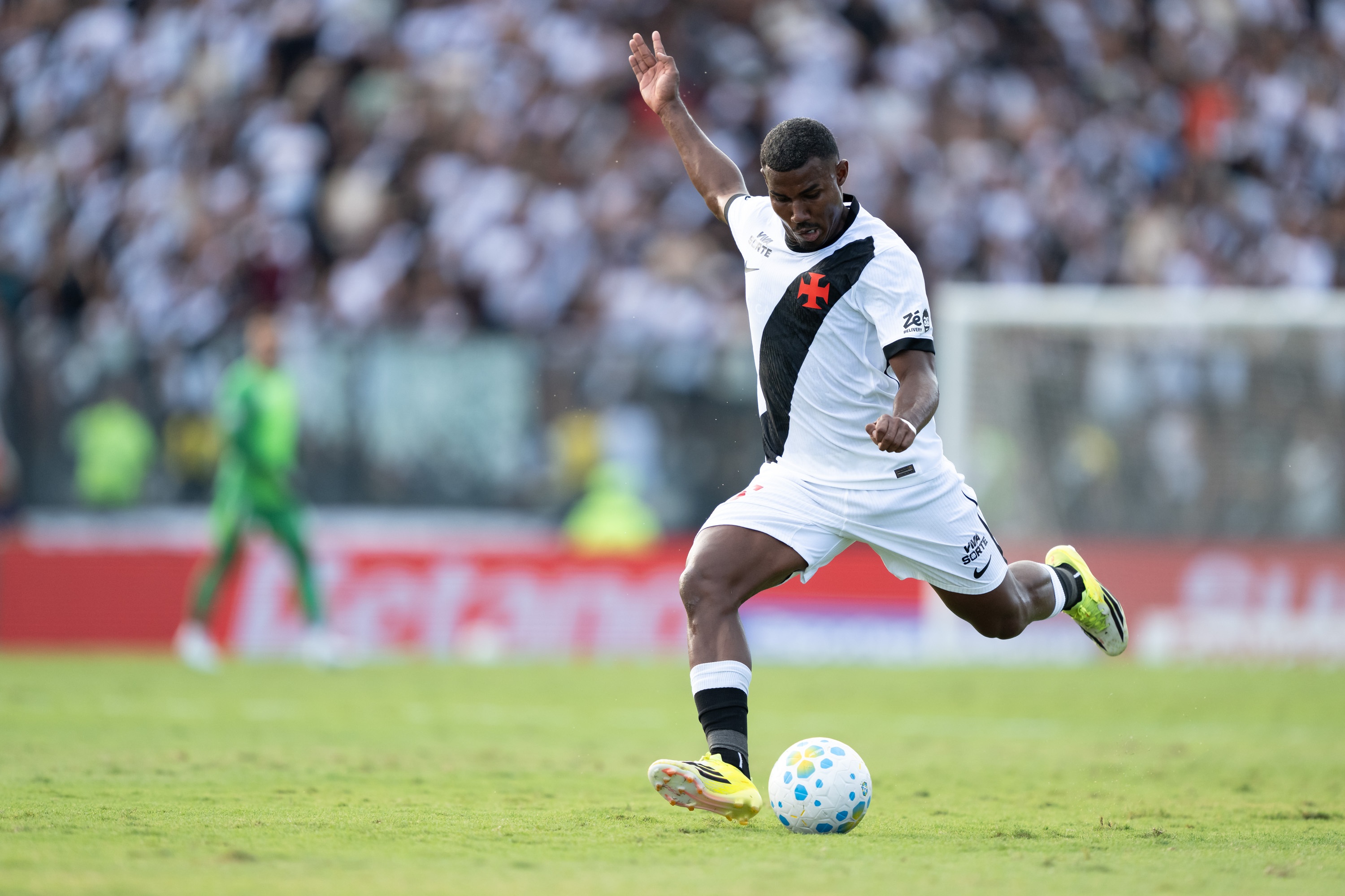 半岛体育注册网址-巴媒：多特和药厂有意瓦斯科达伽马后卫库巴亚诺，已进行接触